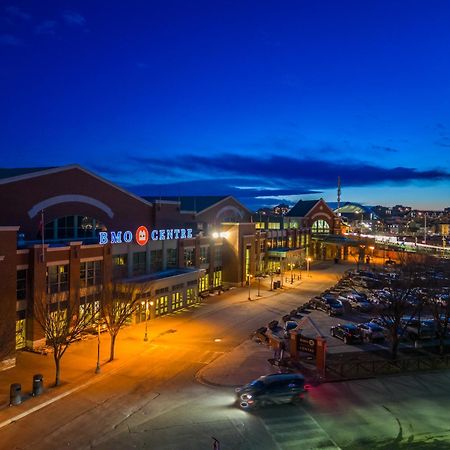 Unbeatable Downtown Experience- Walk To Bars, Casino, Stampede & Saddledome Plus Bonus Banff Pass, Parking & Wine! YYC Exterior foto